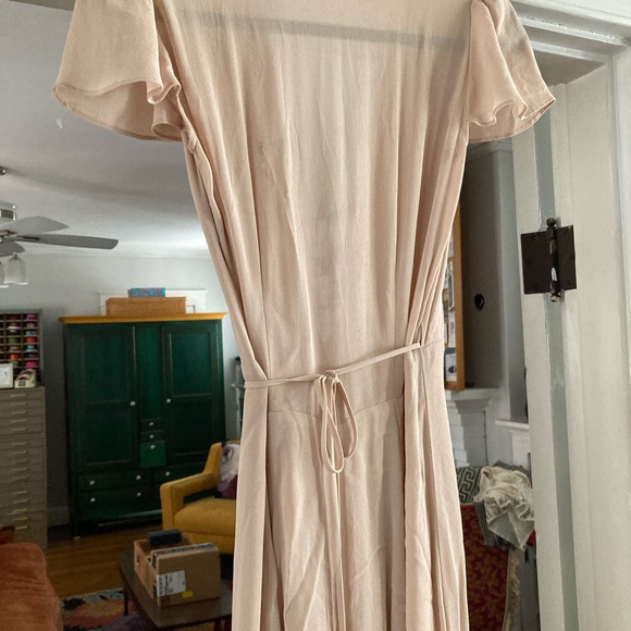 Floor length Reformation deep v gown - Picture 6 of 7